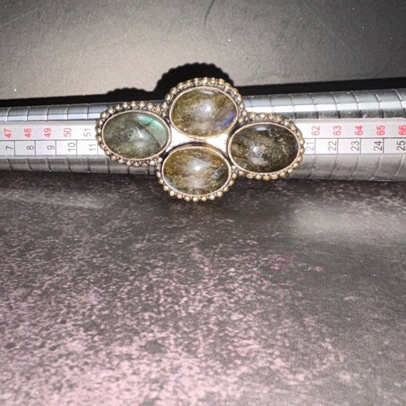 Elegant Labradorite Gemstone Ring - Picture 5 of 9